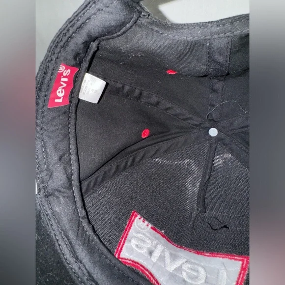 Levi’s | Black and Red Embroidered SnapBack Hat | - Picture 4 of 5